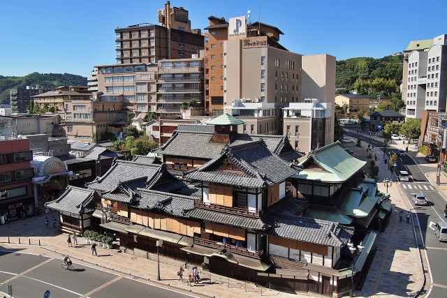 四国旅行 カップル ホテル 道後