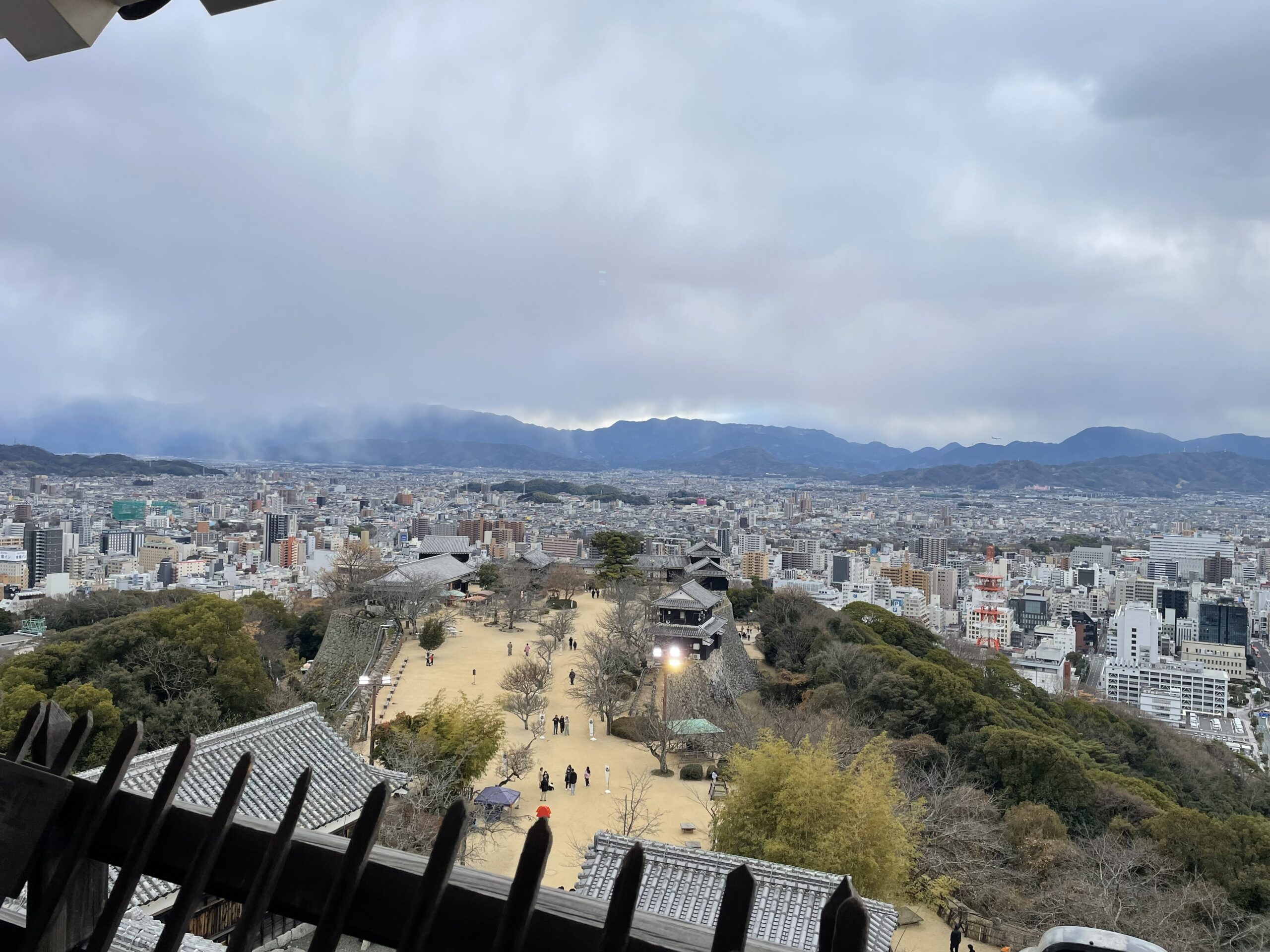 松山城 天守から見下ろす松山市内の景色